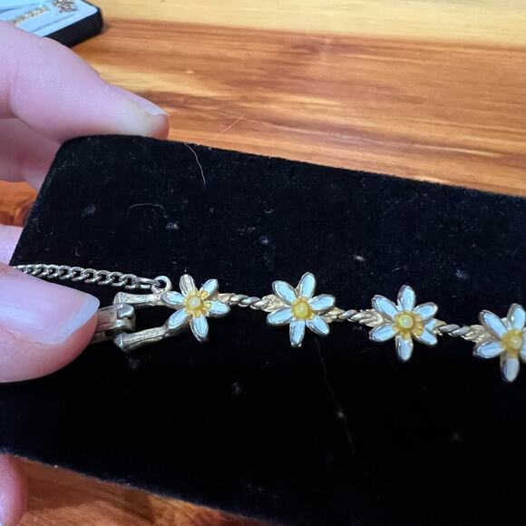 Vintage Delicate Silver Tone Painted White Daisy Floral Tennis Bracelet Extender - Picture 7 of 9
